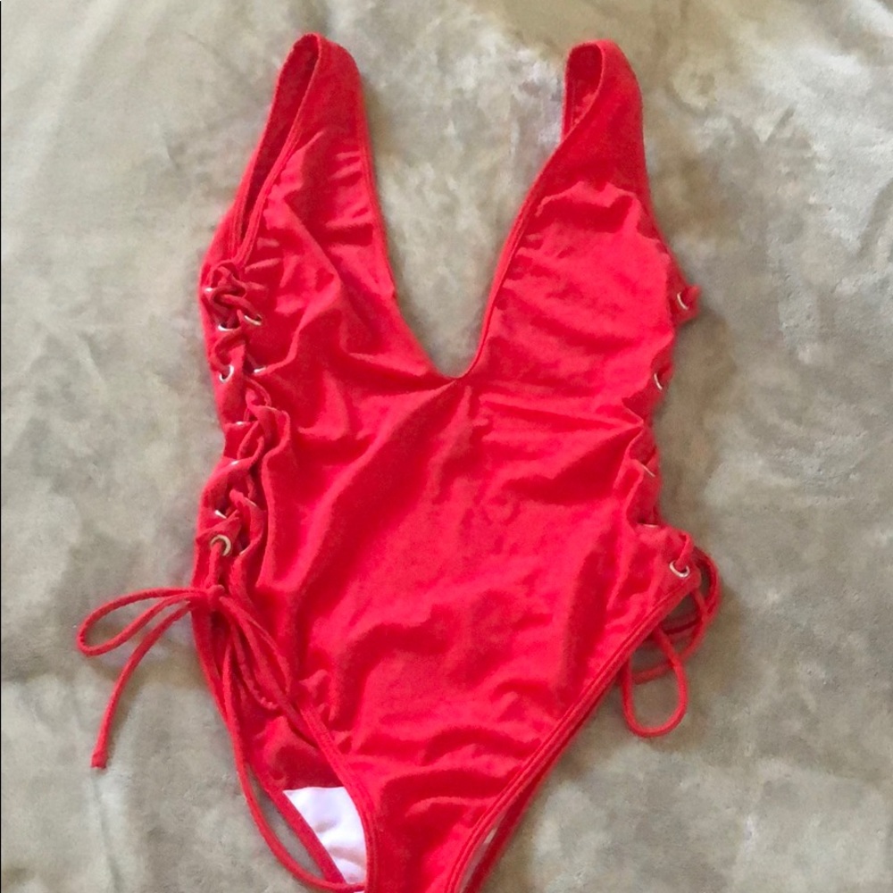 Prettylittlething one piece swimsuit - Picture 2 of 5